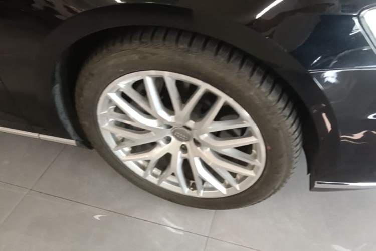 Used Audi A8 2019 A8L 55 TFSI quattro Luxury Model Right Front Wheel Hub