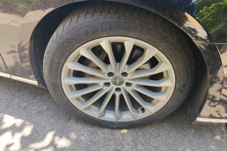 Used Audi A8 2019 Facelifted Plus A8L 50 TFSI quattro Comfort Version Right Front Wheel Hub