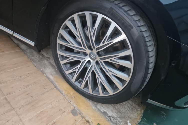 Used Audi A8 2019 Plus A8L 50 TFSI quattro Luxury Model Right Front Wheel Hub