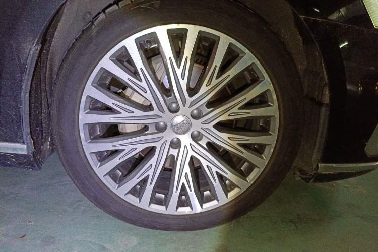 Used Audi A8 2019 Facelifted Plus A8L 50 TFSI quattro Comfort Version Right Front Wheel Hub