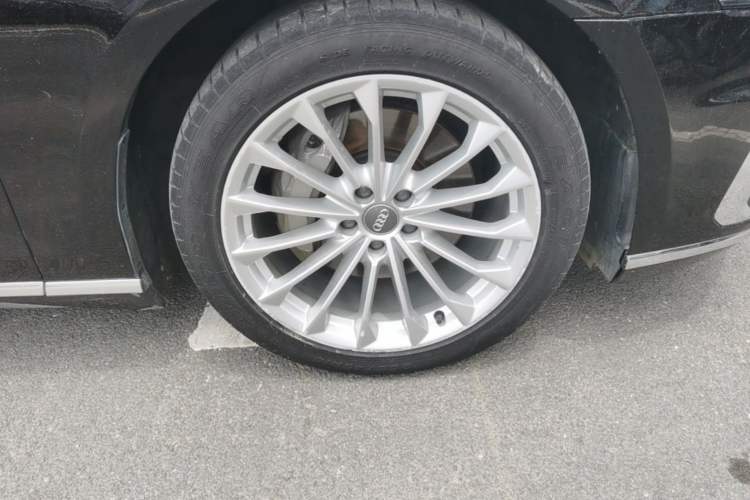 Used Audi A8 2019 Facelifted Plus A8L 50 TFSI quattro Comfort Version Right Front Wheel Hub