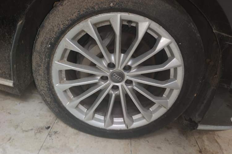 Used Audi A8 2019 Plus A8L 50 TFSI quattro Comfort Model Right Front Wheel Hub
