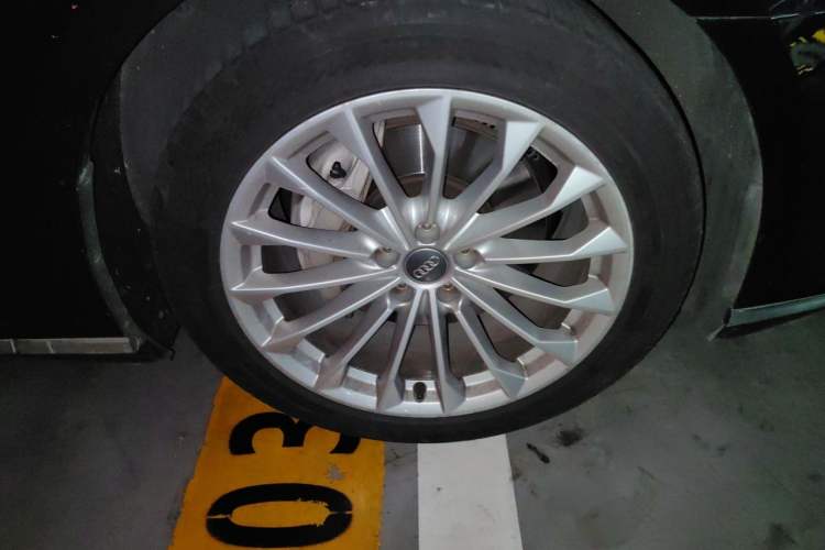 Used Audi A8 2019 Facelifted Plus A8L 50 TFSI quattro Comfort Version Right Front Wheel Hub