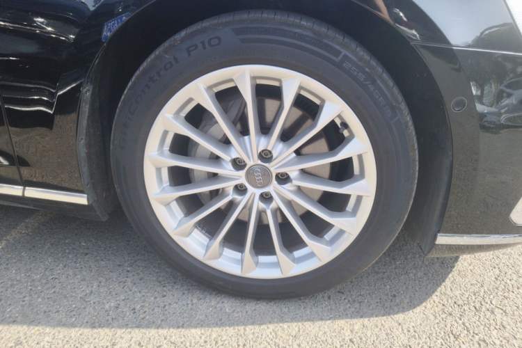 Used Audi A8 2019 Plus A8L 50 TFSI quattro Comfort Model Right Front Wheel Hub