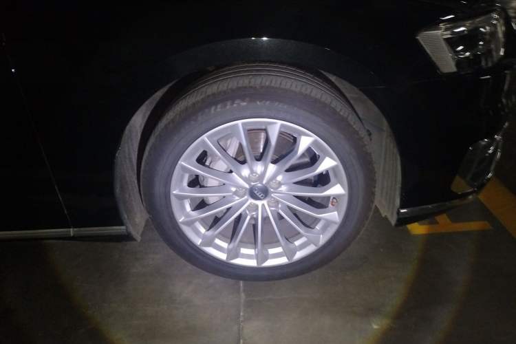 Used Audi A8 2019 Facelifted Plus A8L 50 TFSI quattro Comfort Version Right Front Wheel Hub
