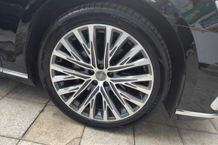 Used Audi A8 2019 A8L 50 TFSI quattro Luxury Model Right Front Wheel Hub