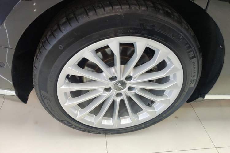 Used Audi A8 2019 Plus A8L 50 TFSI quattro Comfort Model Right Rear Wheel Hub