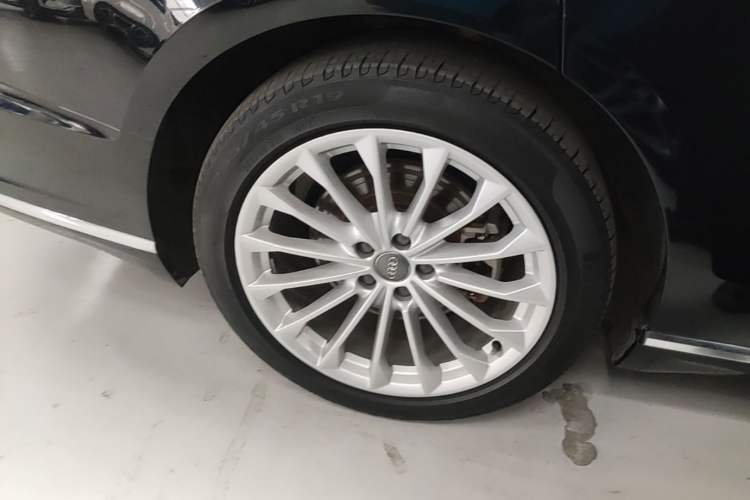 Used Audi A8 2019 Facelifted Plus A8L 50 TFSI quattro Comfort Version Right Rear Wheel Hub
