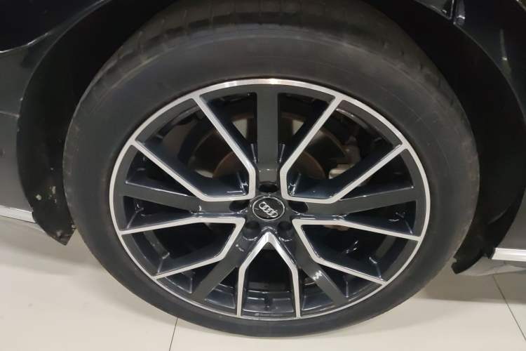 Used Audi A8 2019 Plus A8L 50 TFSI quattro Luxury Model Right Rear Wheel Hub