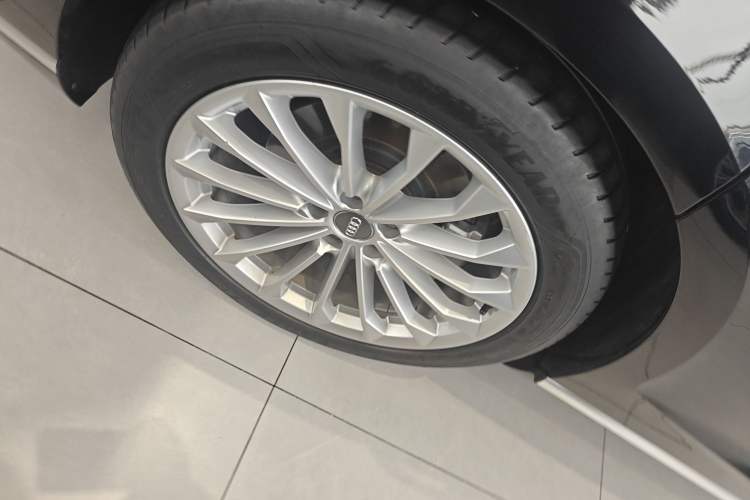 Used Audi A8 2019 A8L 50 TFSI quattro Comfort Model Right Rear Wheel Hub