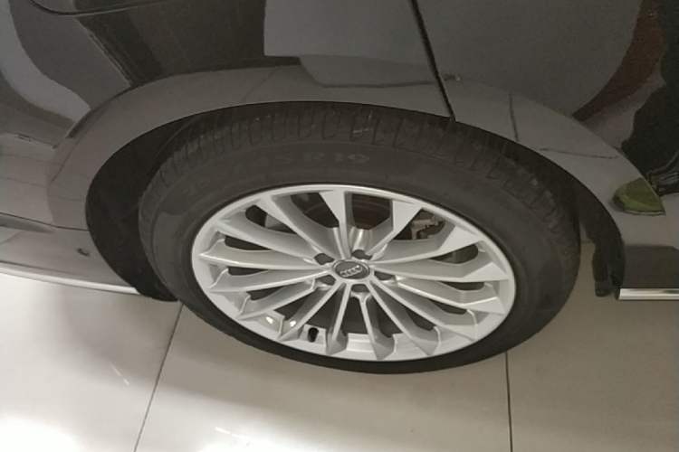 Used Audi A8 2019 Plus A8L 50 TFSI quattro Comfort Model Right Rear Wheel Hub