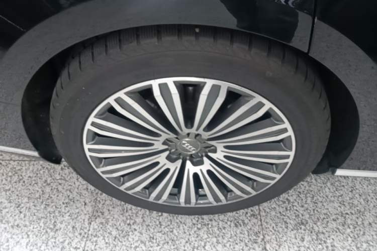 Used Audi A8 2019 Plus A8L 50 TFSI quattro Comfort Model Right Rear Wheel Hub