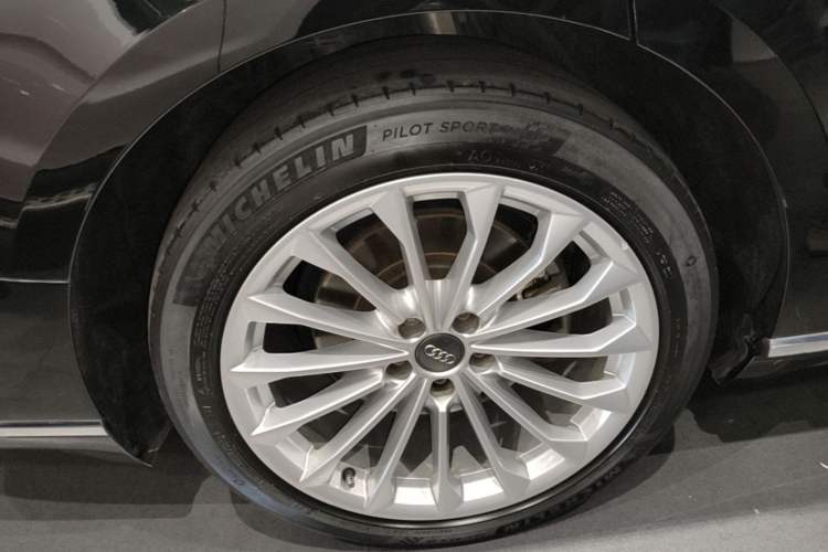 Used Audi A8 2019 Plus A8L 50 TFSI quattro Comfort Model Right Rear Wheel Hub