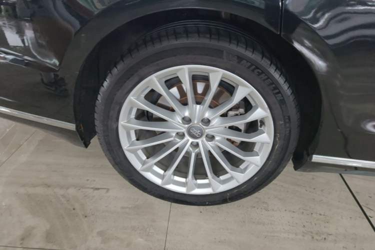 Used Audi A8 2019 Plus A8L 50 TFSI quattro Comfort Model Right Rear Wheel Hub