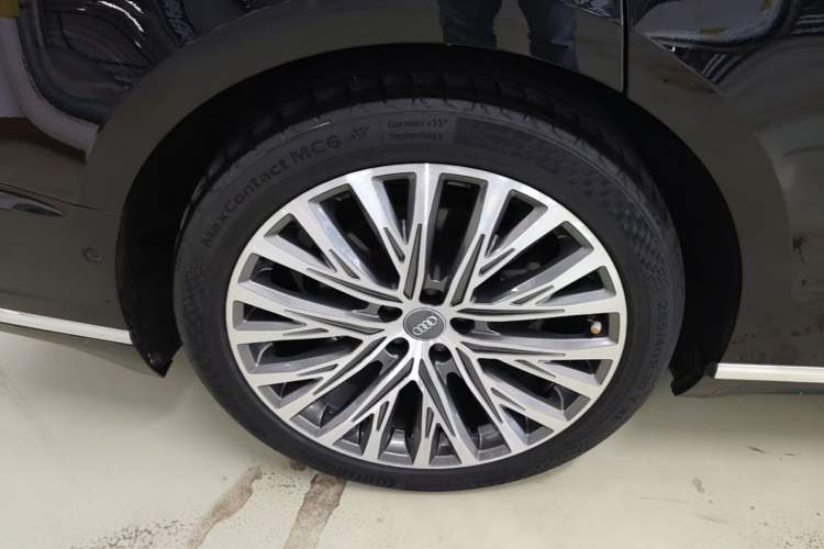 Used Audi A8 2019 Facelifted Plus A8L 50 TFSI quattro Luxury Edition Right Rear Wheel Hub