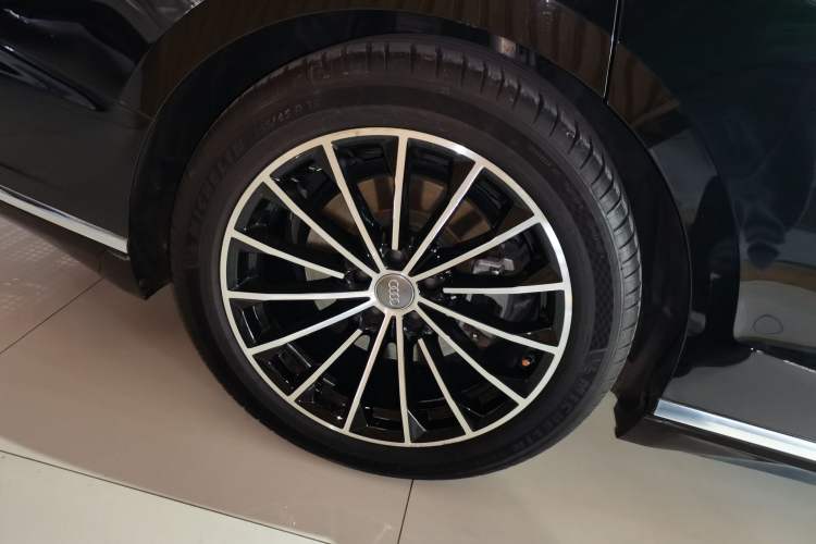 Used Audi A8 2019 Facelifted Plus A8L 50 TFSI quattro Comfort Version Right Rear Wheel Hub