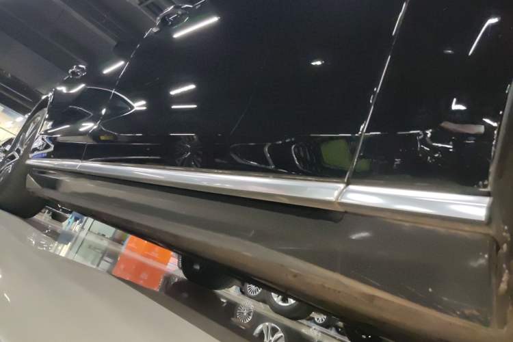 Used Audi A8 2019 Plus A8L 50 TFSI quattro Luxury Model Right Side Sill
