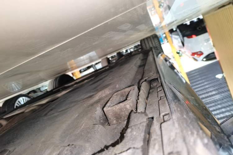 Used Audi A8 2019 Facelifted Plus A8L 50 TFSI quattro Comfort Version Right Side Sill