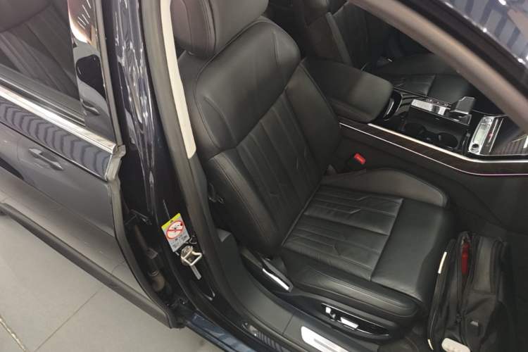 Used Audi A8 2019 Facelifted Plus A8L 50 TFSI quattro Comfort Version Right Front Seat