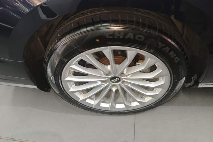 Used Audi A8 2019 Facelifted Plus A8L 50 TFSI quattro Comfort Version Right Rear Wheel Hub