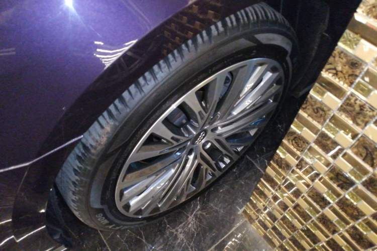 Used Audi A8 2019 A8L 50 TFSI quattro Comfort Model Left Front Wheel Hub