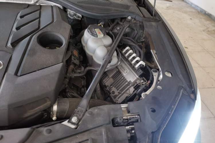 Used Audi A8  Engine Bay Left