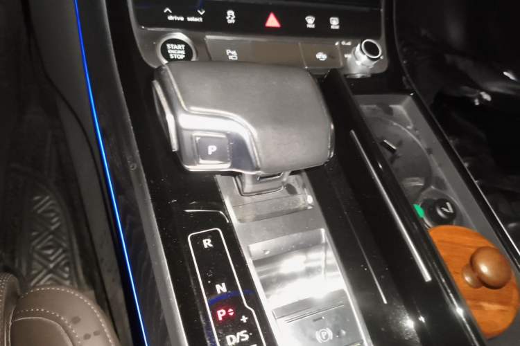 Used Audi A8 2021 A8L 50 TFSI quattro Comfort Model Gear Lever