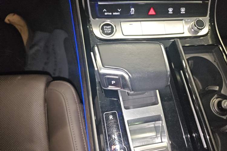 Used Audi A8 2021 A8L 50 TFSI quattro Comfort Model Gear Lever