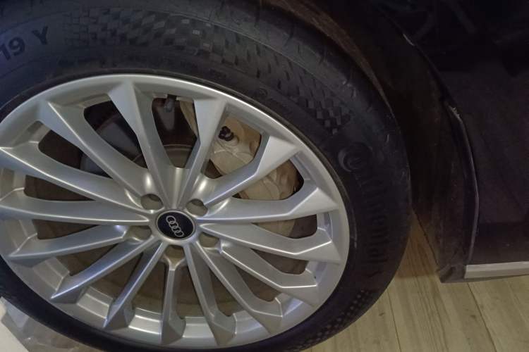 Used Audi A8 2021 A8L 50 TFSI quattro Comfort Model Left Front Wheel Hub