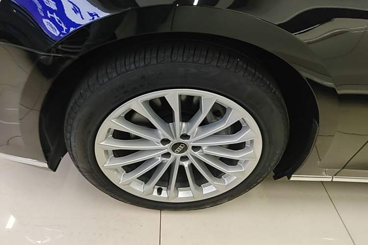 Used Audi A8 2021 A8L 50 TFSI quattro Comfort Model Left Front Wheel Hub