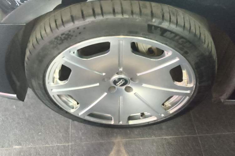 Used Audi A8 2021 A8L 50 TFSI quattro Comfort Model Left Front Wheel Hub