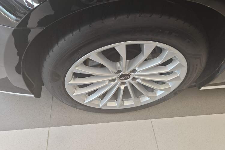 Used Audi A8 2021 A8L 50 TFSI quattro Comfort Model Left Front Wheel Hub