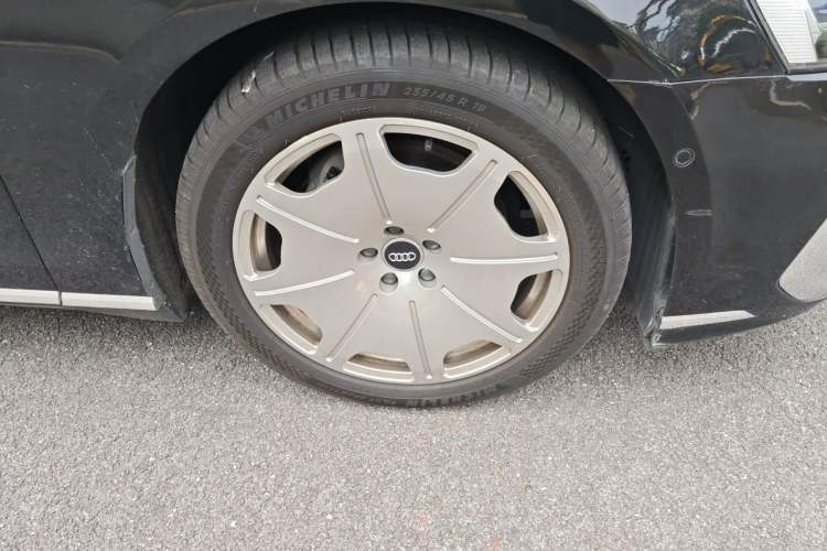 Used Audi A8 2021 A8L 50 TFSI quattro Comfort Model Right Front Wheel Hub