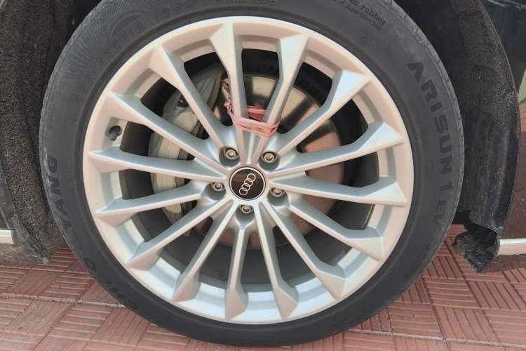 Used Audi A8 2021 A8L 50 TFSI quattro Comfort Model Right Front Wheel Hub