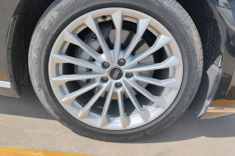 Used Audi A8 2021 A8L 50 TFSI quattro Comfort Model Right Front Wheel Hub