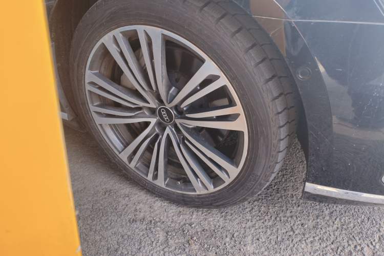 Used Audi A8 2021 A8L 55 TFSI quattro Prestige Edition Right Front Wheel Hub