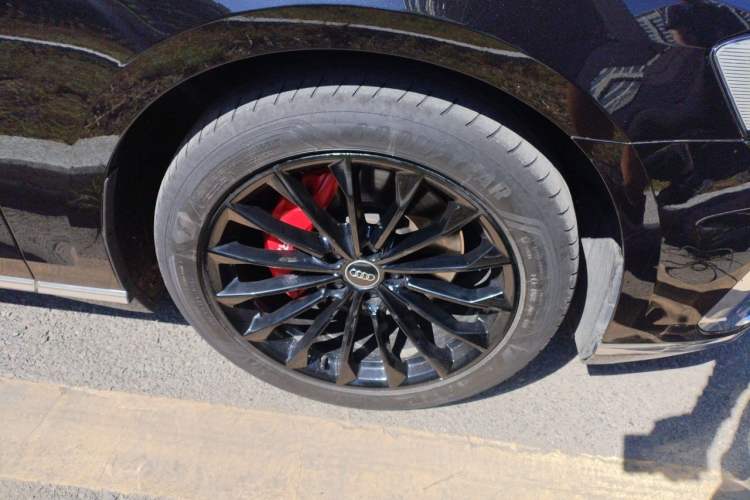 Used Audi A8 2021 A8L 50 TFSI quattro Comfort Model Right Front Wheel Hub