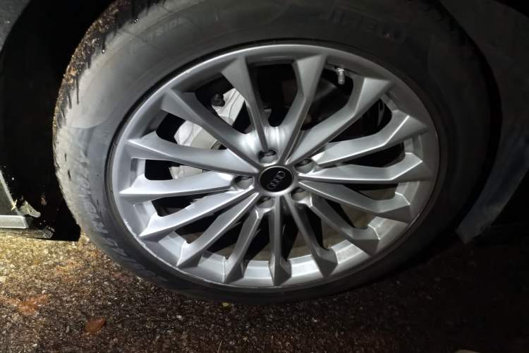 Used Audi A8 2021 A8L 50 TFSI quattro Comfort Model Right Front Wheel Hub