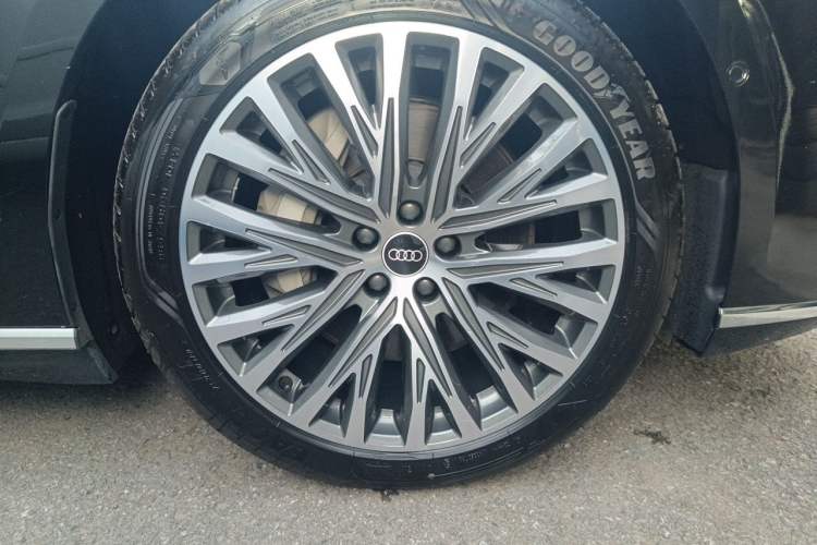Used Audi A8 2021 A8L 55 TFSI quattro Luxury Model Right Front Wheel Hub