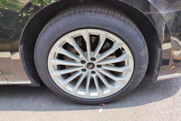Used Audi A8 2021 A8L 50 TFSI quattro Comfort Model Right Front Wheel Hub