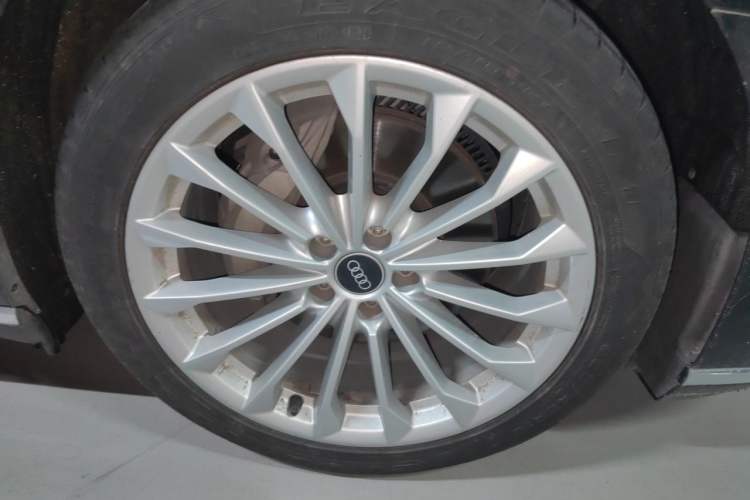 Used Audi A8 2021 A8L 50 TFSI quattro Comfort Model Right Front Wheel Hub