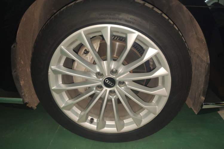 Used Audi A8 2021 A8L 50 TFSI quattro Comfort Model Right Front Wheel Hub