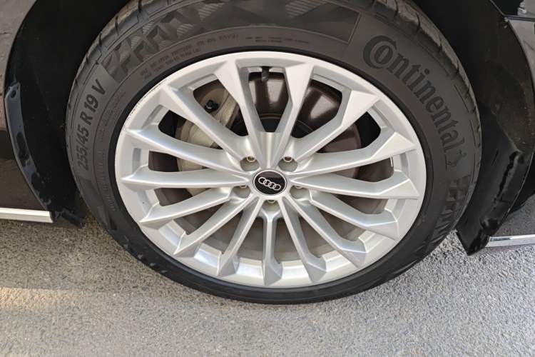 Used Audi A8 2021 A8L 50 TFSI quattro Comfort Model Right Front Wheel Hub