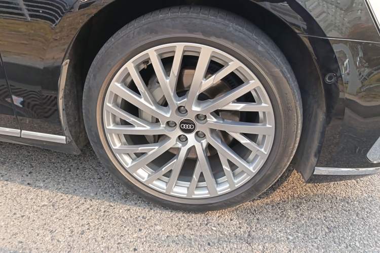 Used Audi A8 2021 A8L 50 TFSI quattro Luxury Model Right Front Wheel Hub