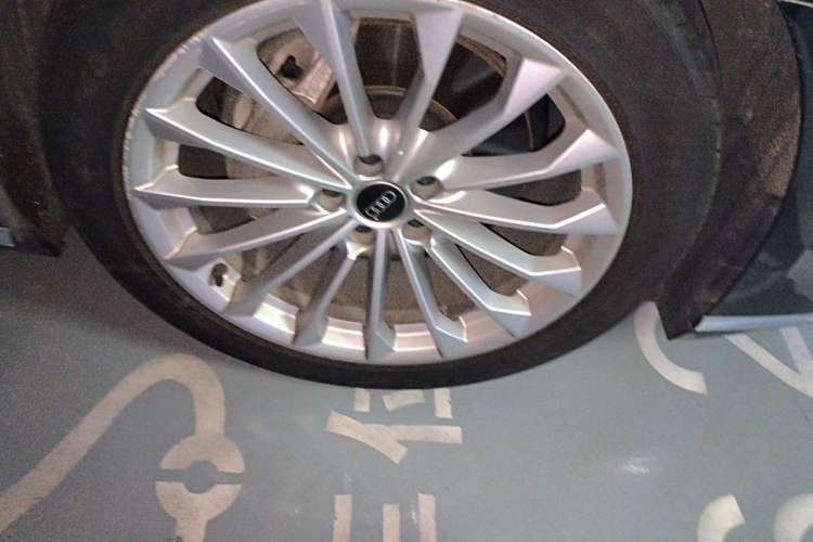 Used Audi A8 2021 A8L 50 TFSI quattro Comfort Model Right Front Wheel Hub