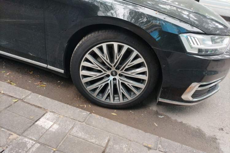 Used Audi A8 2021 A8L 55 TFSI quattro Luxury Model Right Front Wheel Hub