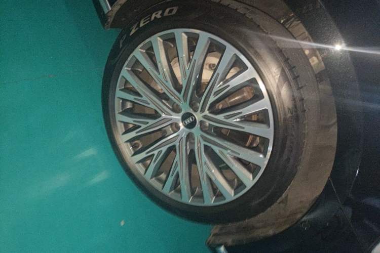 Used Audi A8 2021 A8L 55 TFSI quattro Luxury Model Right Front Wheel Hub