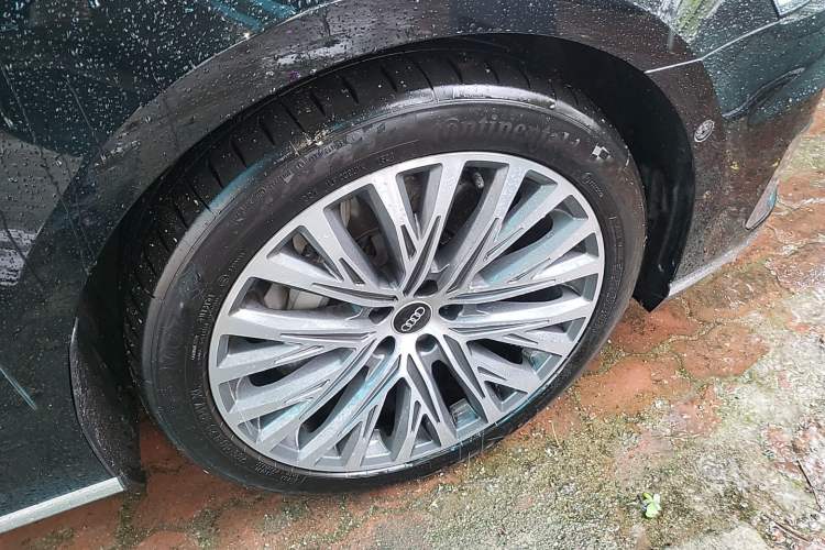 Used Audi A8 2021 A8L 55 TFSI quattro Luxury Model Right Front Wheel Hub