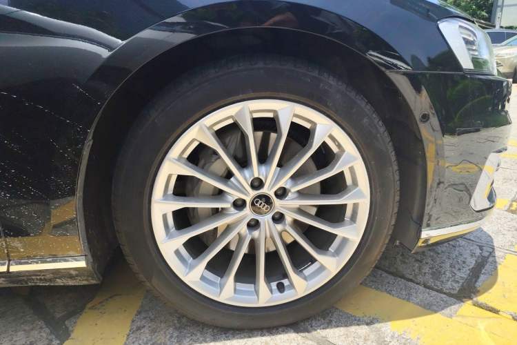 Used Audi A8 2021 A8L 50 TFSI quattro Comfort Model Right Front Wheel Hub
