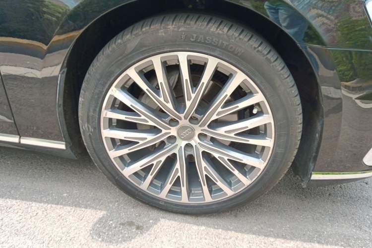 Used Audi A8 2021 A8L 50 TFSI quattro Comfort Model Right Front Wheel Hub